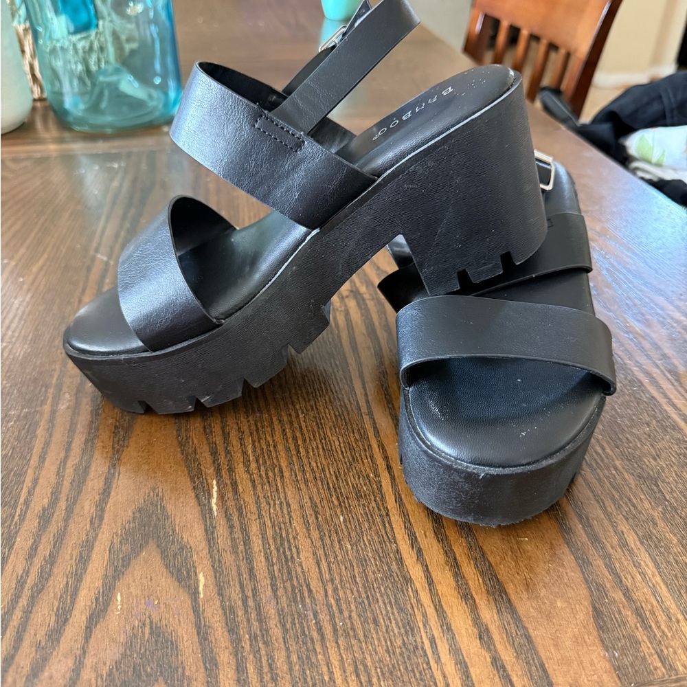 Platform Sandals - Picture 4 of 7